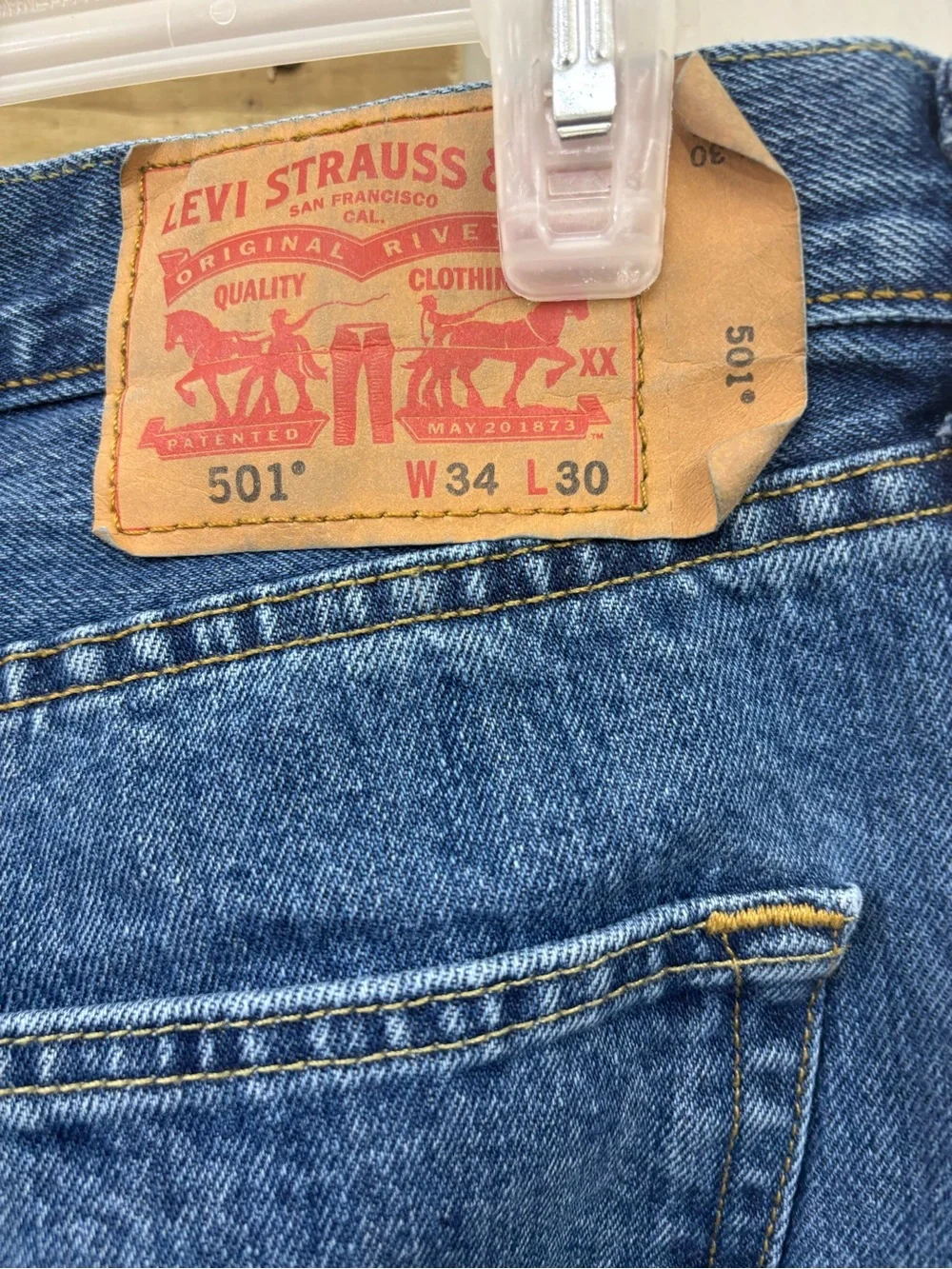 Vtg Levi’s 501 button fly jeans size 34X30 (0193)